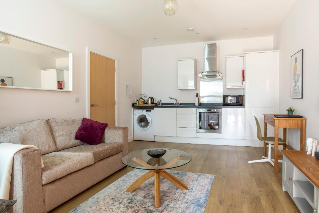 1 Bed Apartment - Redhill Central, Surrey, Gatwick #3 Zewnętrze zdjęcie