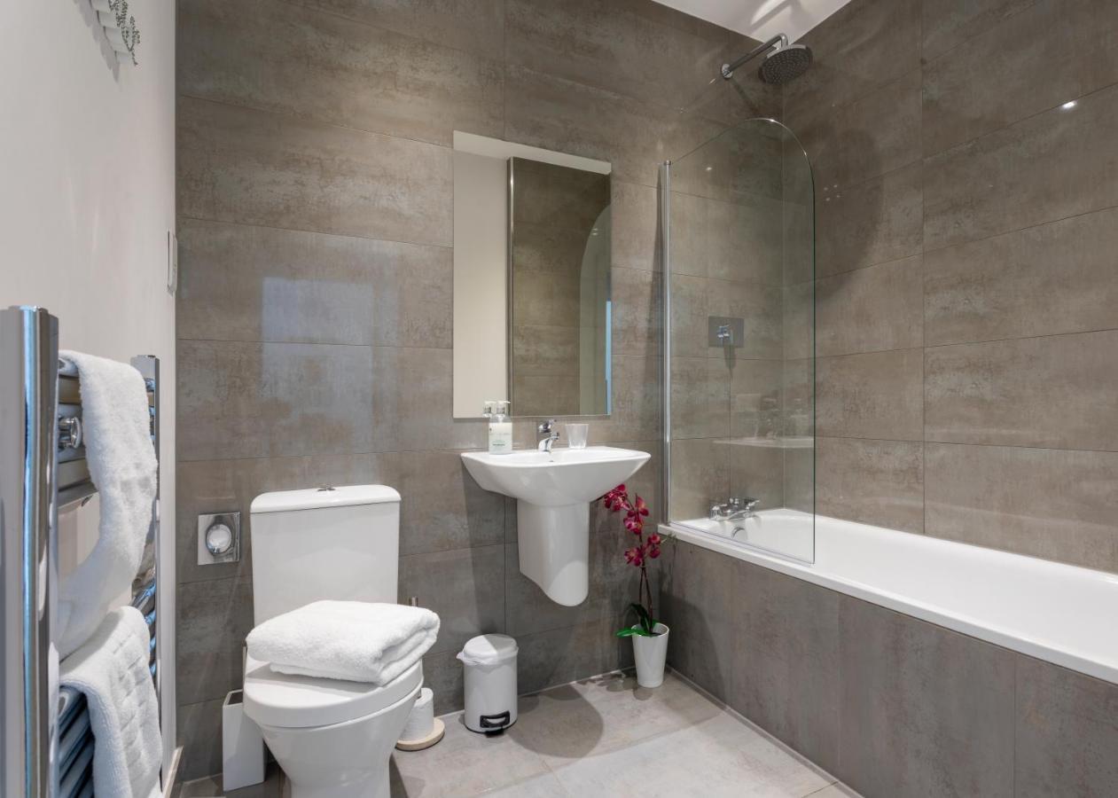 1 Bed Apartment - Redhill Central, Surrey, Gatwick #3 Zewnętrze zdjęcie